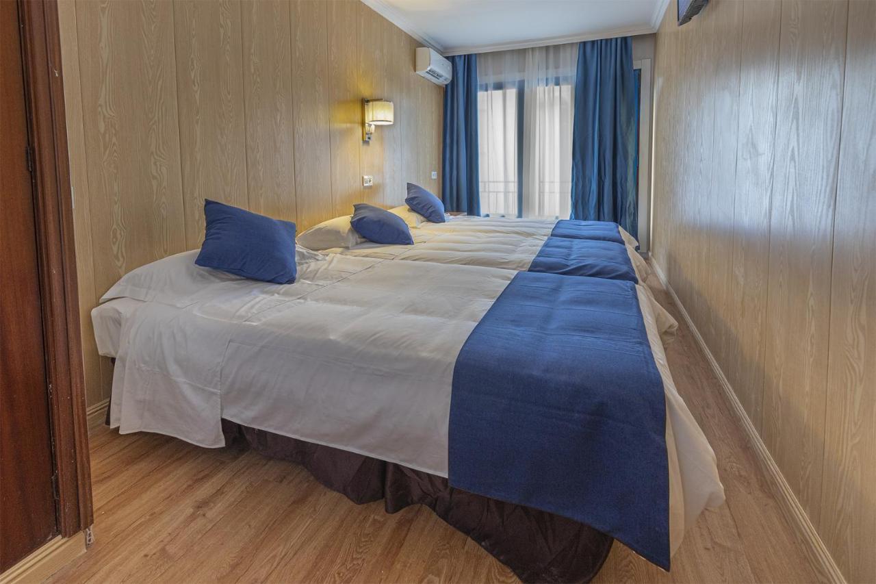 Hotel Vila Calella Oda fotoğraf